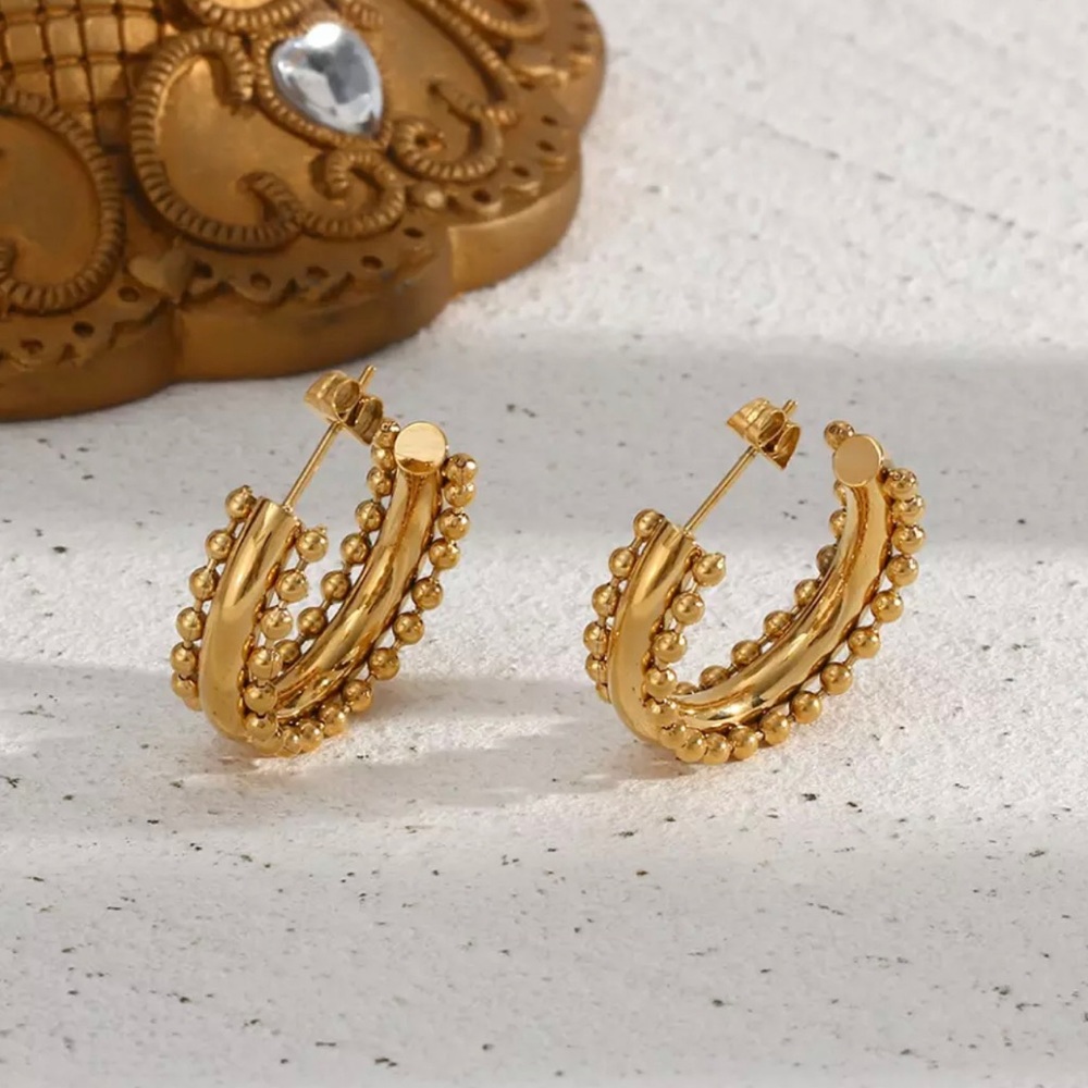 Medium Scalloped Hoop Earrings